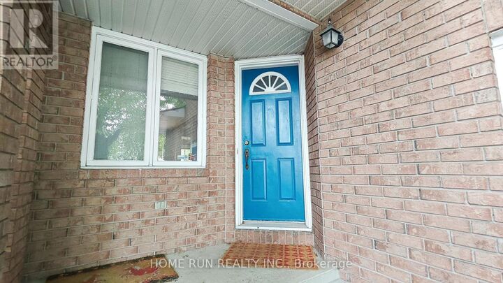 Property Photo:  152 Thornbury Crescent  ON K2G 6B9 