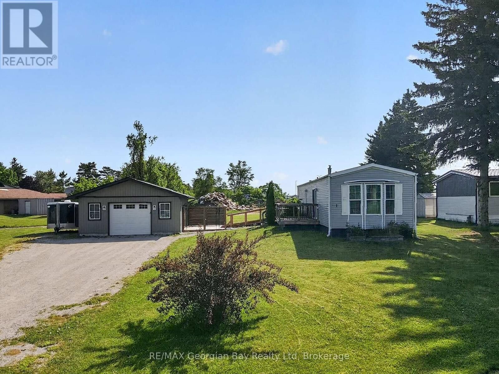 Property Photo:  1 Maple Lane  ON L4R 0B9 