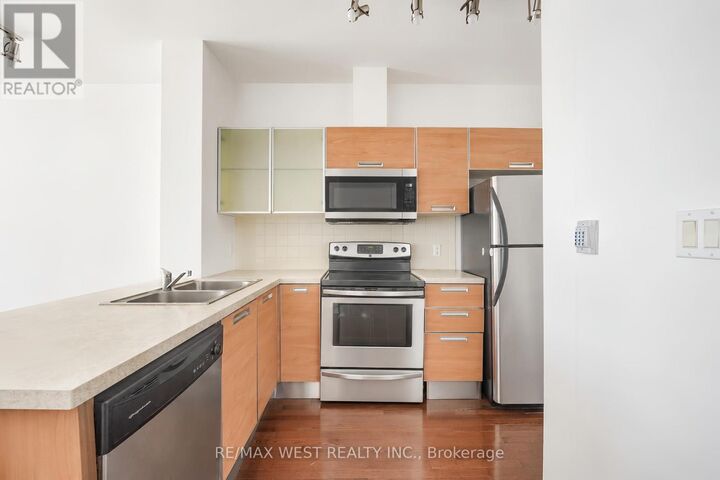 Property Photo:  3391 Bloor Street West 609  ON M8X 1G3 