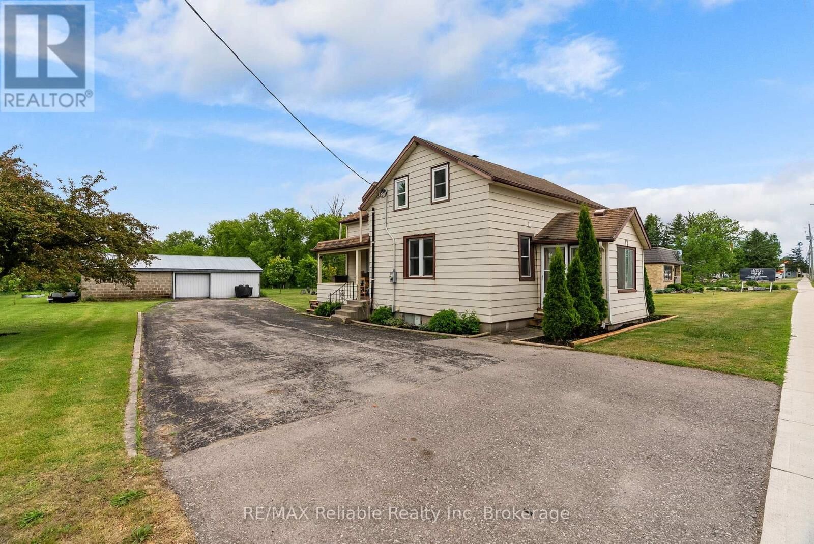 Property Photo:  17 Main Street  ON N0M 2T0 