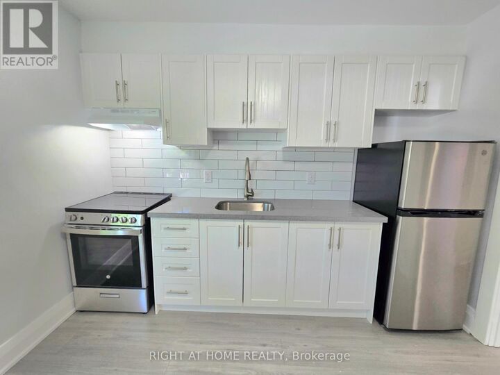 Property Photo:  344 Glebeholme Boulevard Upper  ON M4C 1V1 