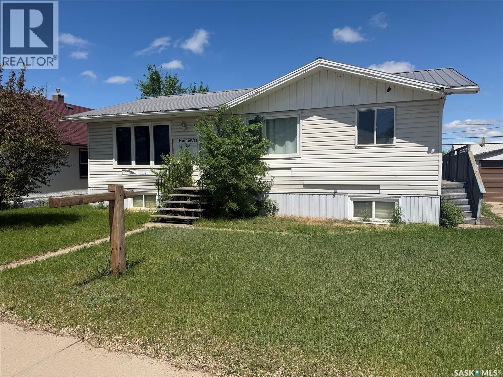 Property Photo:  625 4th Street  SK S4A 0V4 