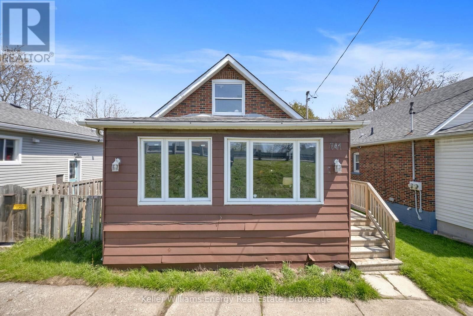 Property Photo:  741 Ritson Road South  ON L1H 5L2 