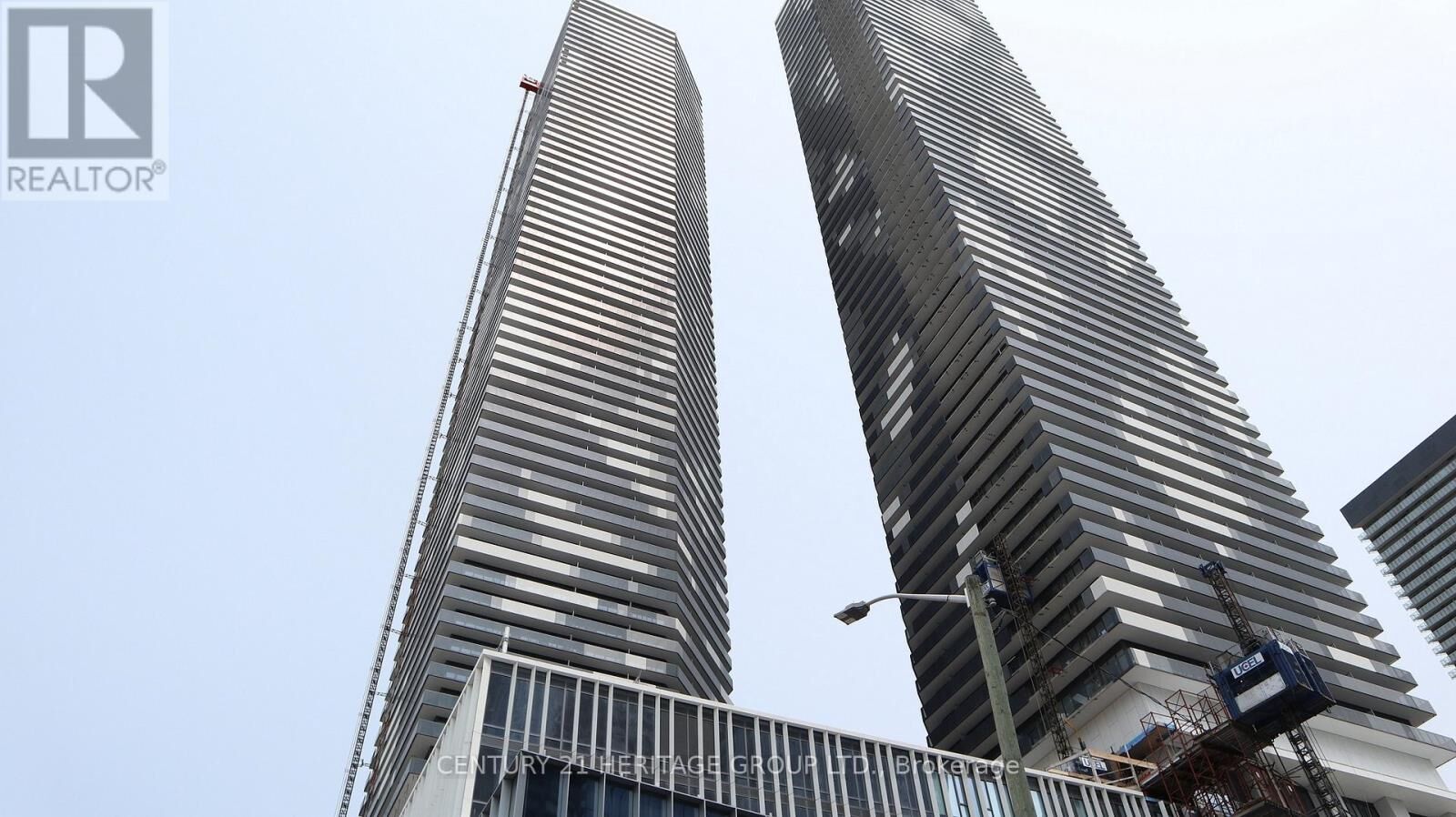 Property Photo: 55 Cooper Street 1903 ON M5E 0G1