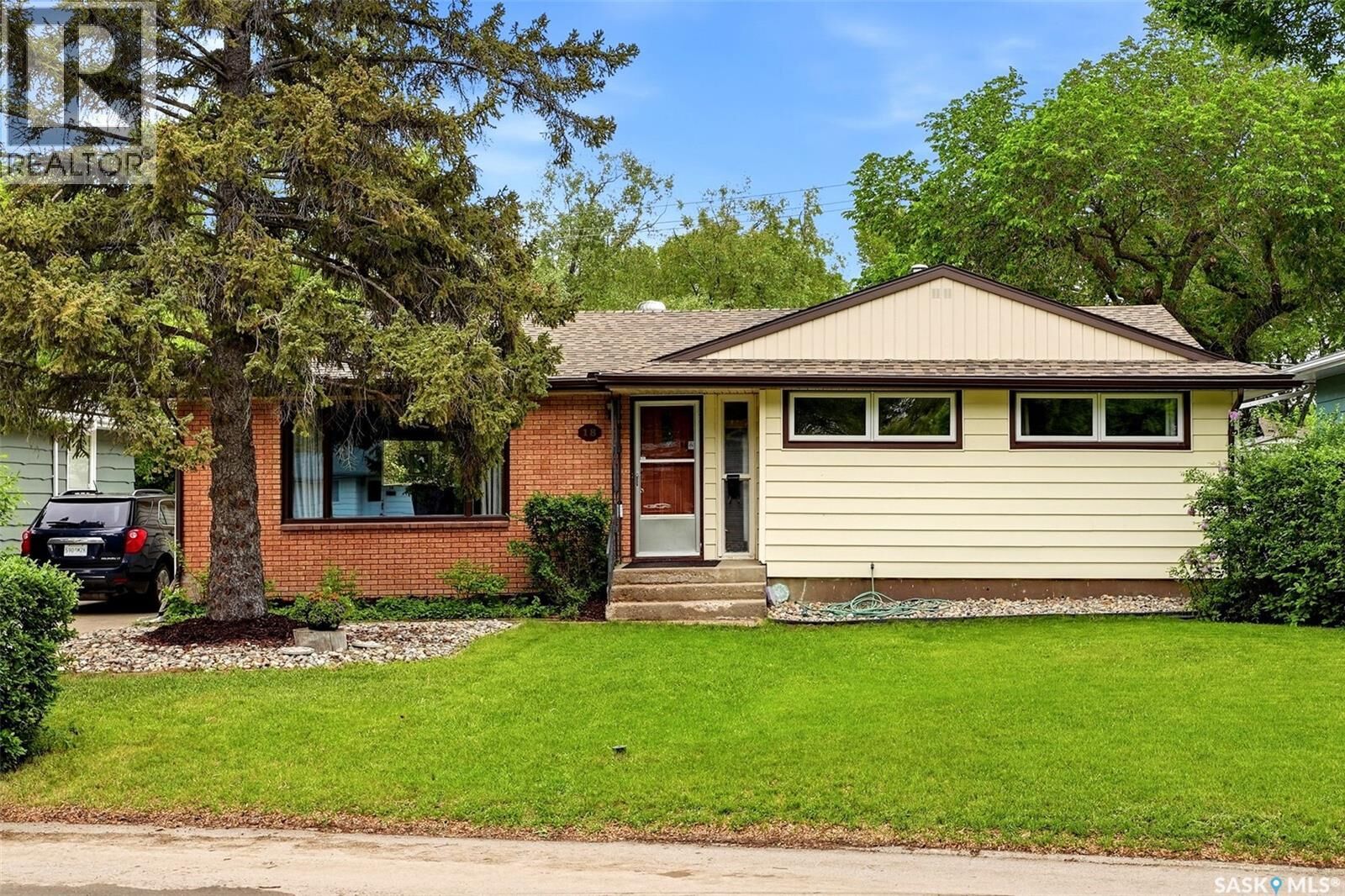 Property Photo:  18 Bole Place  SK S4S 3W7 