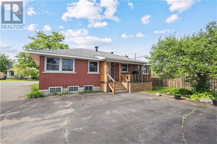 Property Photo: 138 Fleming St ON P5E 1E1