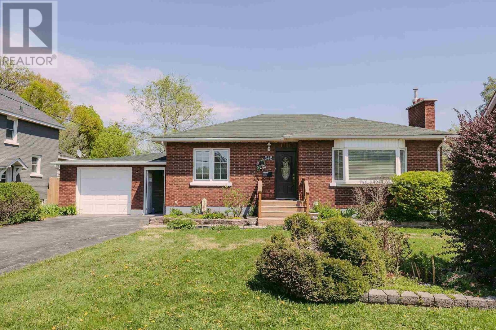 Property Photo:  348 Pine St  ON P6B 3E5 
