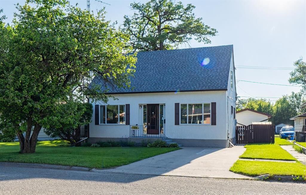 Property Photo:  125 Cochrane Street  MB R1N 2L8 