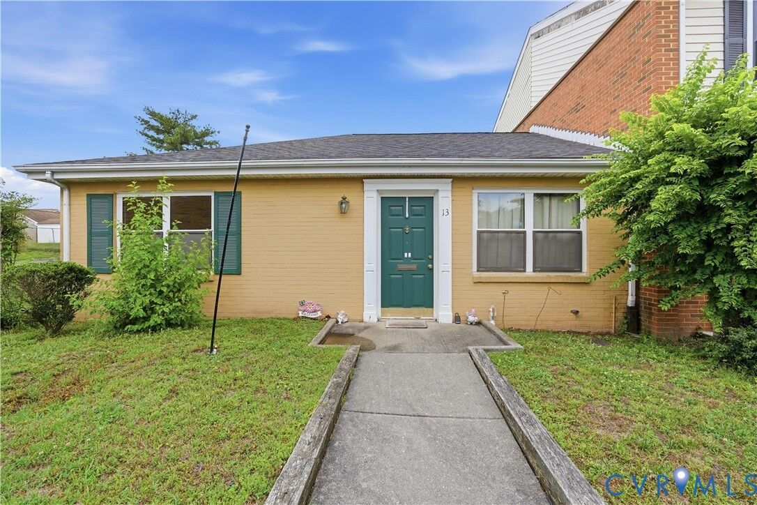 Property Photo: 13 Kennedy Court VA 23803