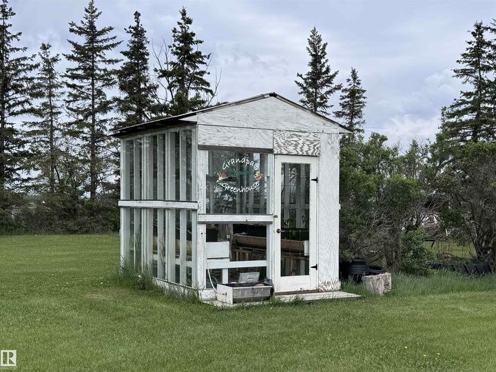 Property Photo: 57532 Rg Rd 270 AB T0G 0H0