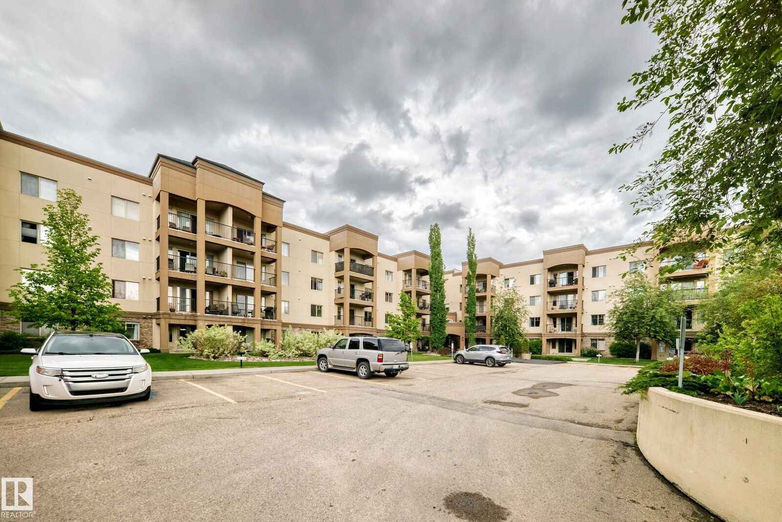 Property Photo:  400 Palisades Way 418  AB T8H 0H4 