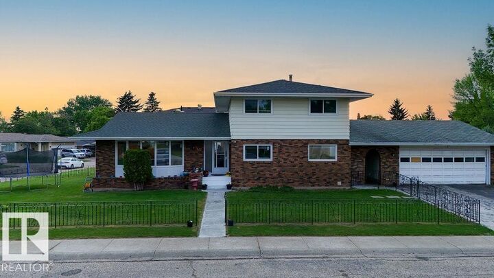 Property Photo:  712 Lee Ridge Road NW  AB T6K 0P2 