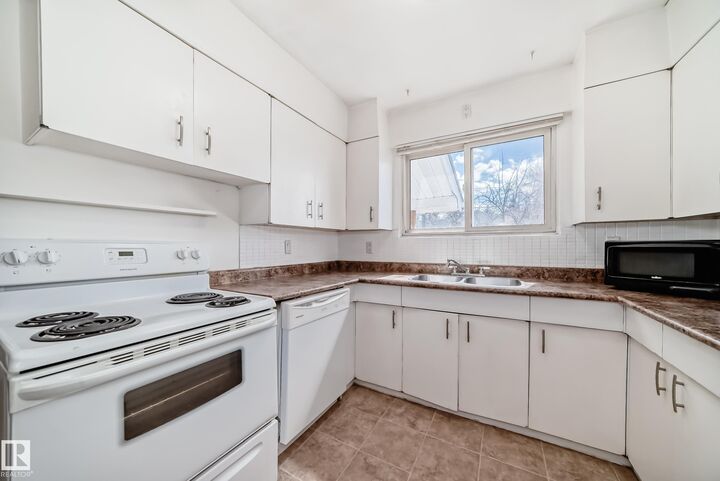 Property Photo:  10837 65 Avenue NW  AB T6H 1V8 