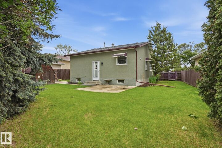 Property Photo:  1008 61 Street NW  AB T6L 2G5 