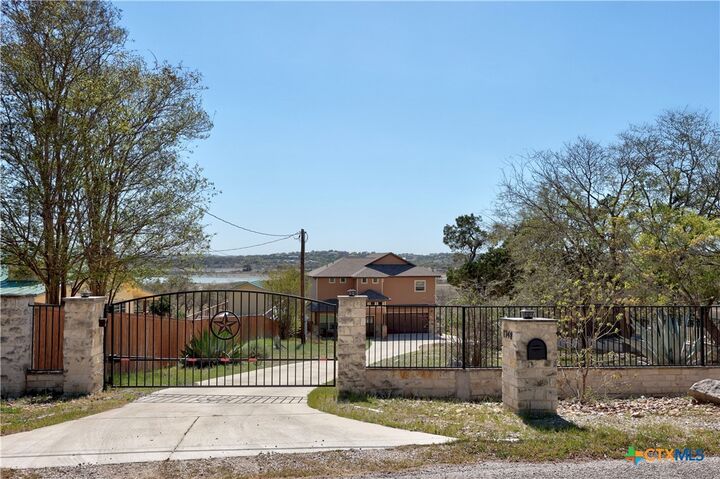 Property Photo: 1748 Lakeshore Drive TX 78133