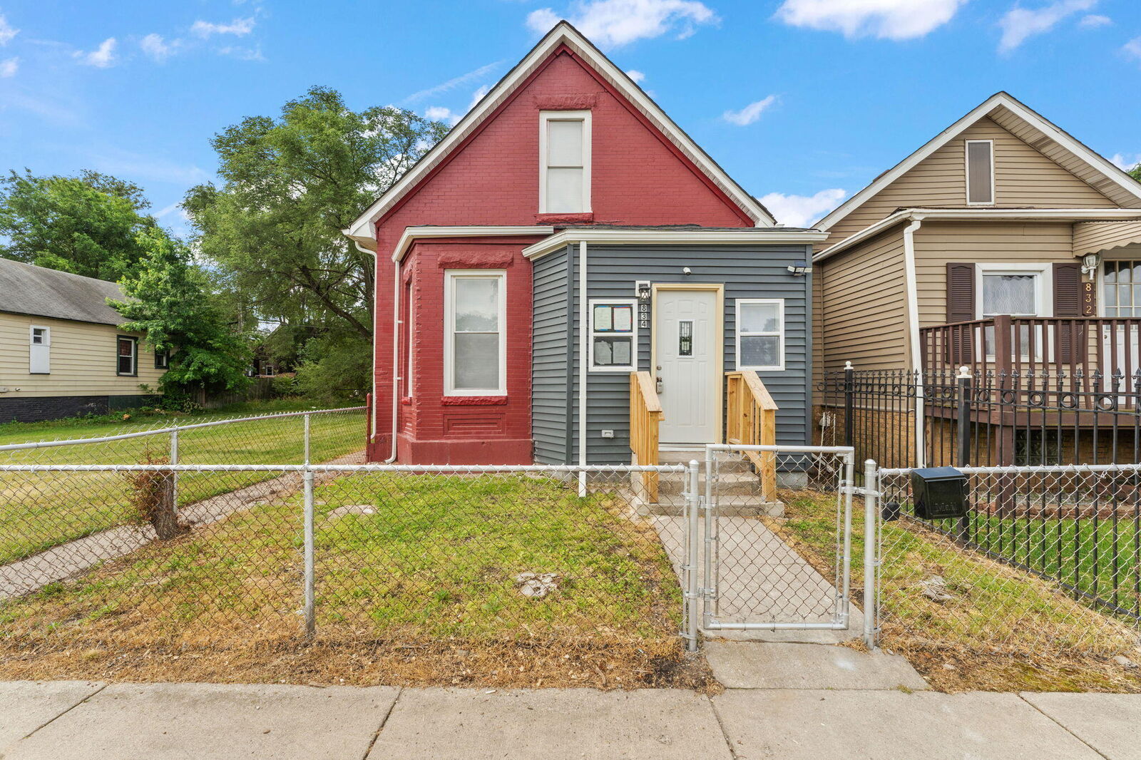 Property Photo:  834 Willow Court  IN 46320 