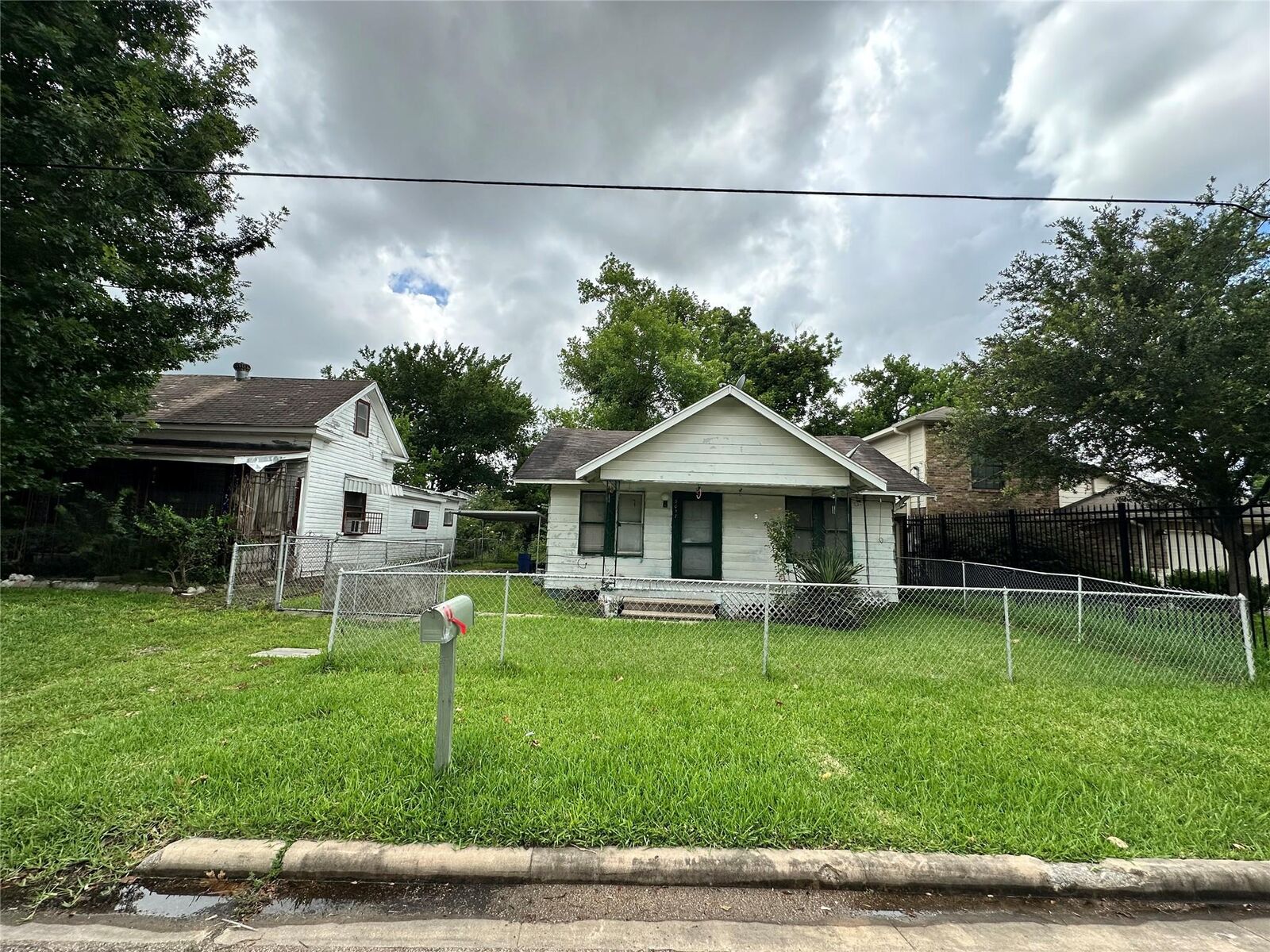 Property Photo: 5017 Terry Street TX 77009