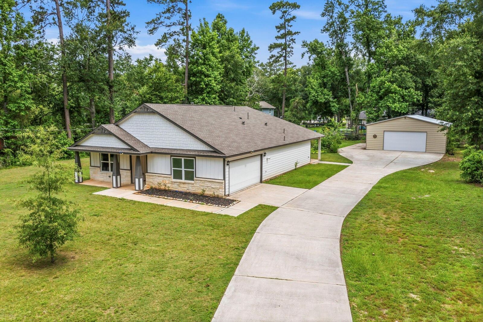 Property Photo: 20878 White Oak Lane TX 77316