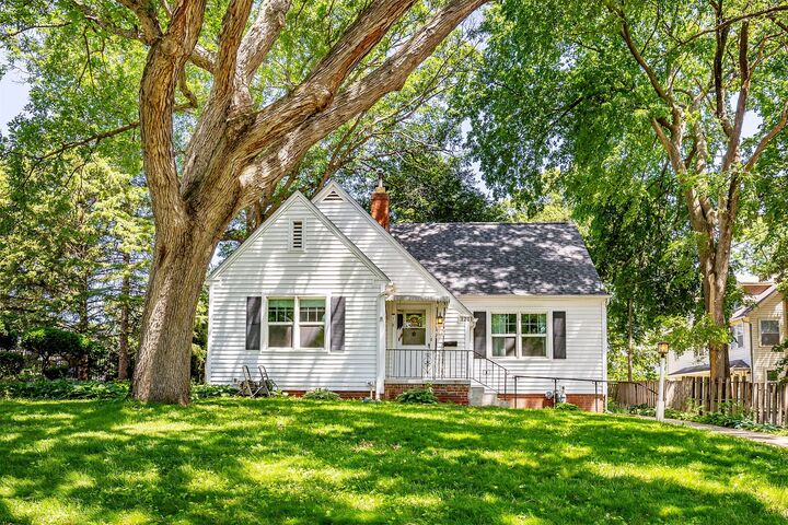 Property Photo: 1211 46th Street IA 50311