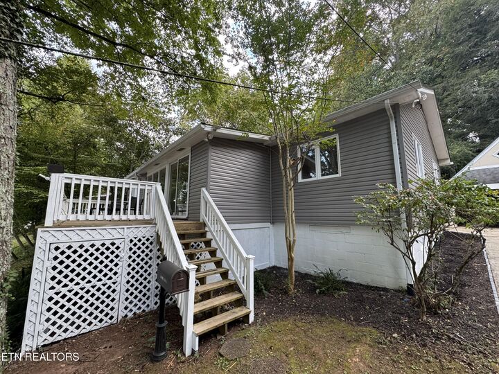 Property Photo:  102 Oxford Rd  TN 37830 