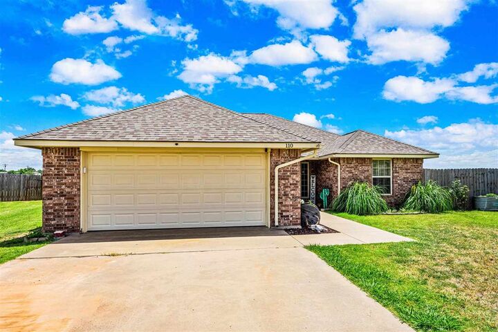 Property Photo: 110 Arapaho St OK 73543