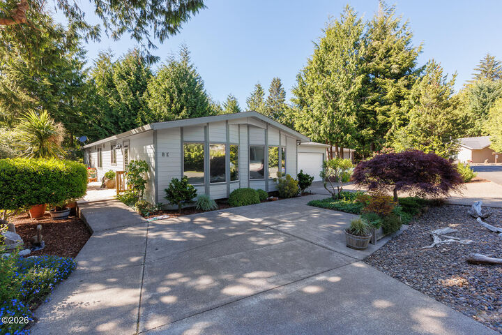 Property Photo:  10 Seagrove Loop  OR 97367 