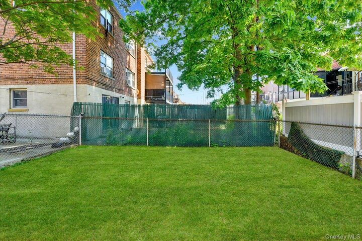 Property Photo:  932 Neill Avenue  NY 10462 