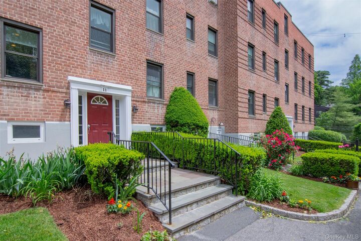 Property Photo:  14 S Broadway 11-1A  NY 10533 