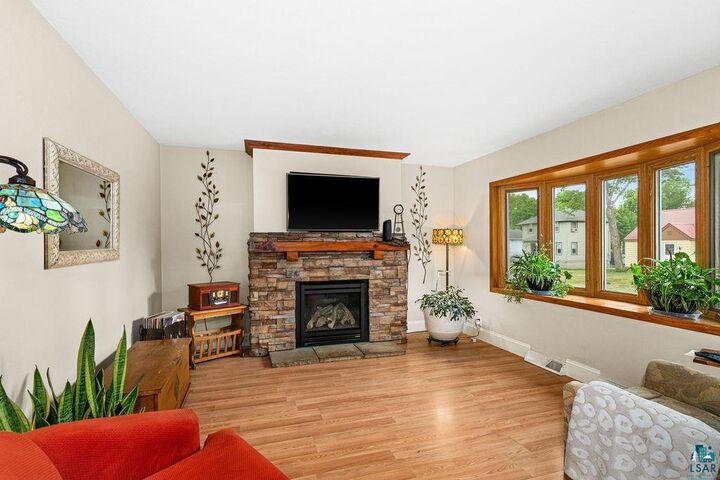Property Photo:  1724 Warren Ave  MN 55811 