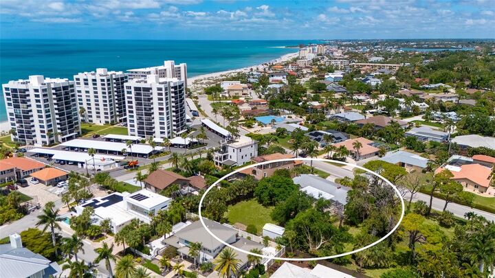 Property Photo: 621 Alhambra Road FL 34285