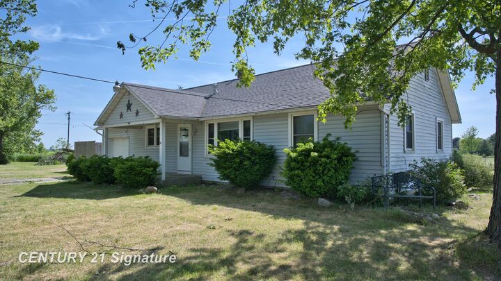 Property Photo:  5940 East Road  MI 48601 