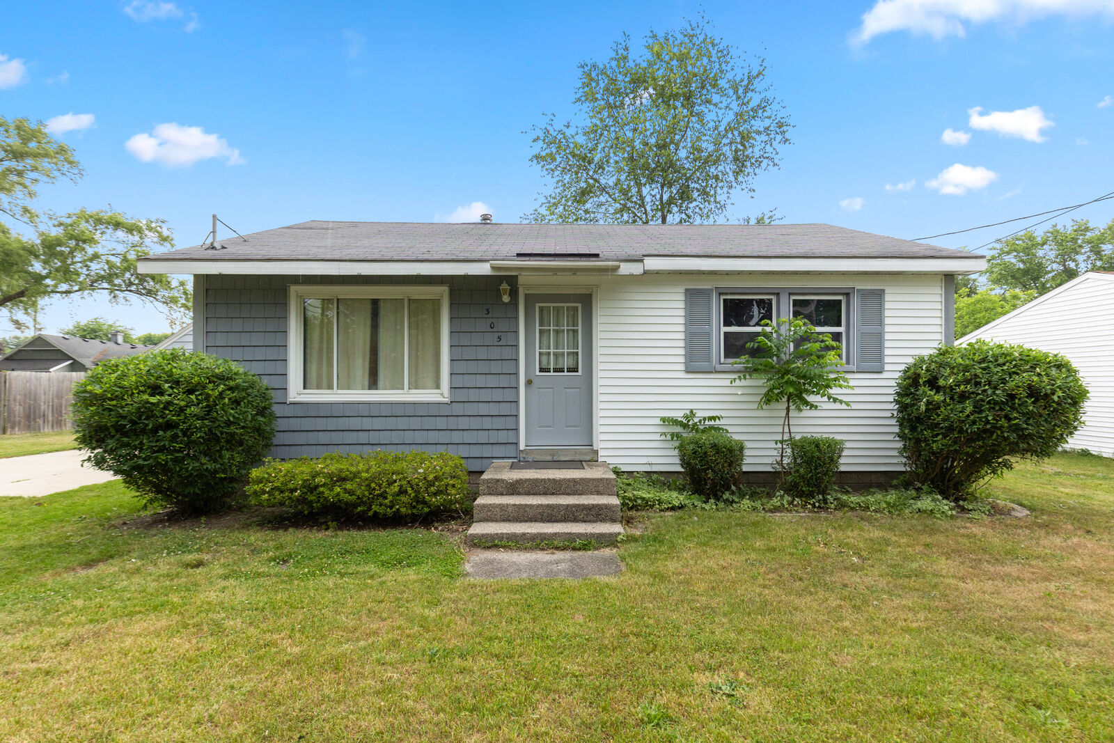 Property Photo:  305 Majestic Street SE  MI 49548 