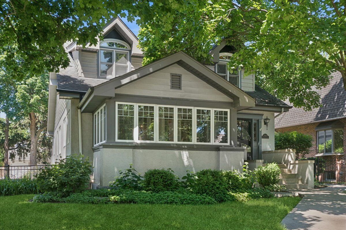 Property Photo: 708 Courtland Avenue IL 60068