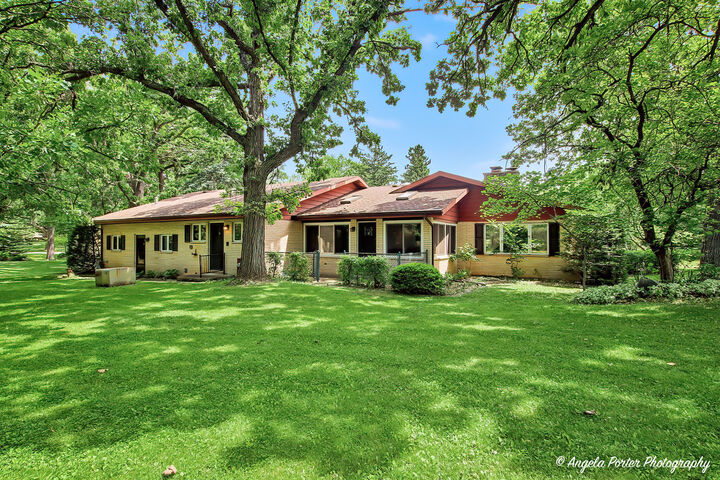 Property Photo:  4121 Miller Oaks Drive  IL 60051 