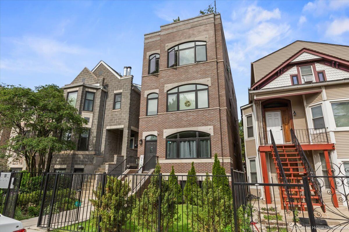 Property Photo:  824 S Bell Avenue 1  IL 60612 