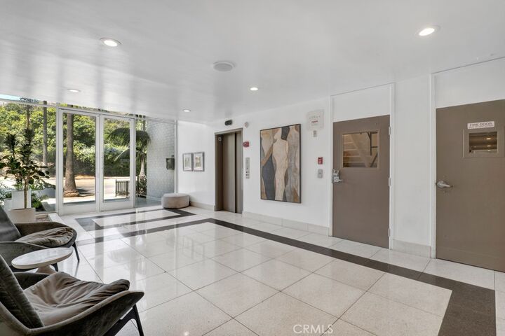 Property Photo: 7560 Hollywood Boulevard 110 CA 90046