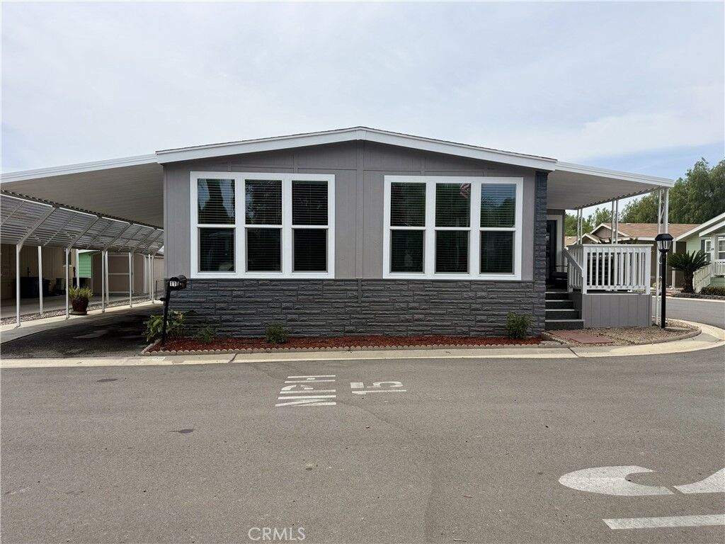 Property Photo: 4000 Pierce Street 110 CA 92504