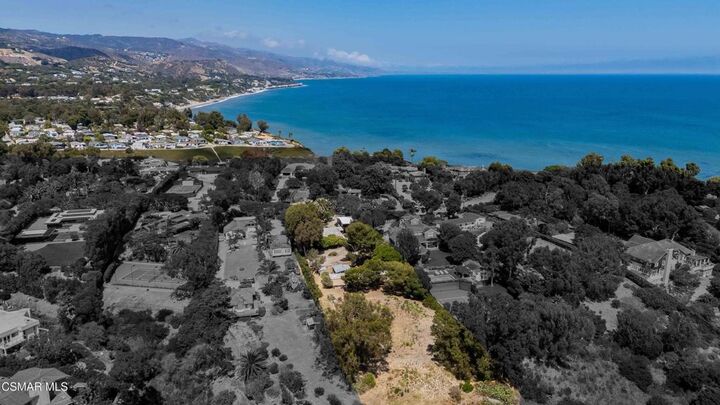 Property Photo:  6749 Zumirez Drive  CA 90265 