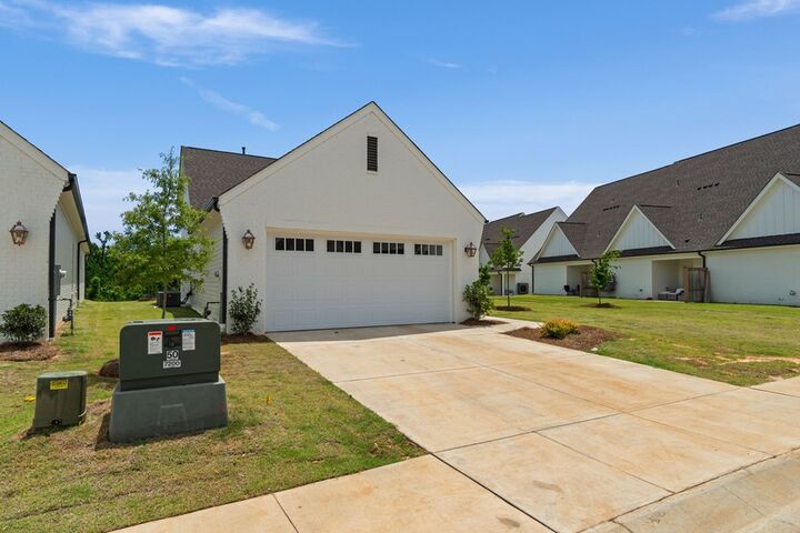 Property Photo: 458 South Grove Drive MS 38655