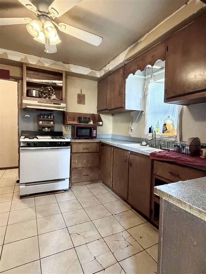 Property Photo:  1013 W College Ave  OK 74631 