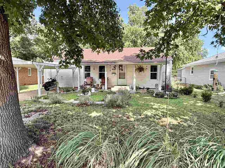 Property Photo:  312 S Cedar  OK 74647 