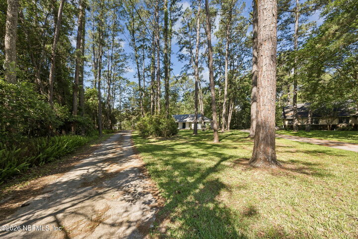 Property Photo: 17240 Holmes Mill Avenue FL 32226
