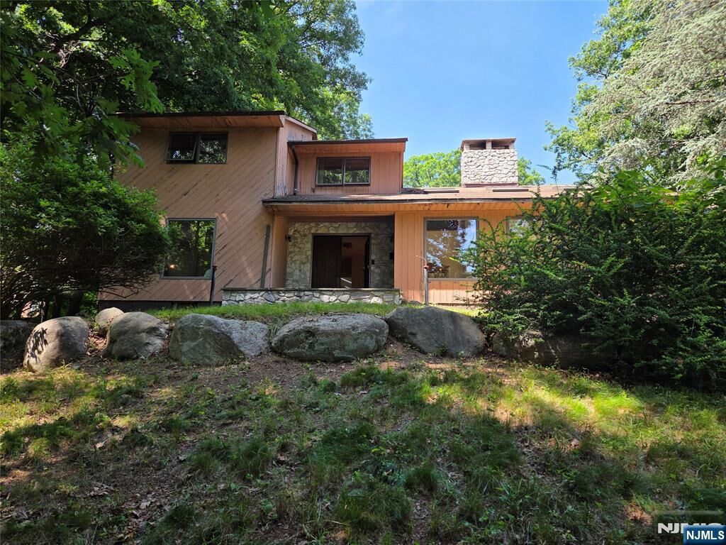 Property Photo: 724 Tall Oaks Court NJ 07417
