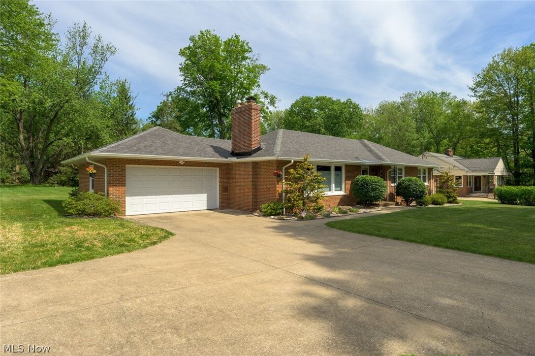 Property Photo:  34995 Solon Road  OH 44139 