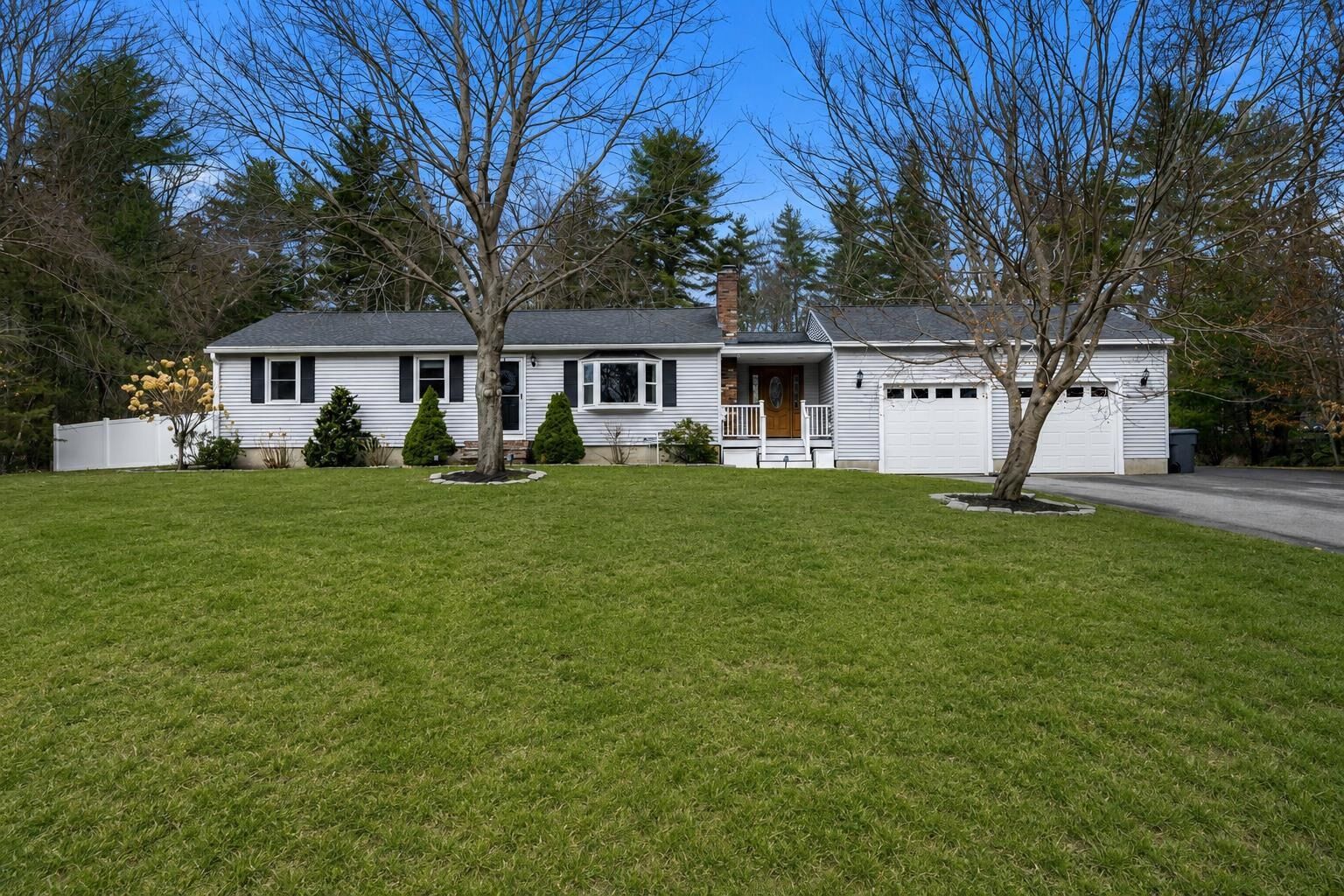 Property Photo:  5 Falcon Drive  NH 03076 