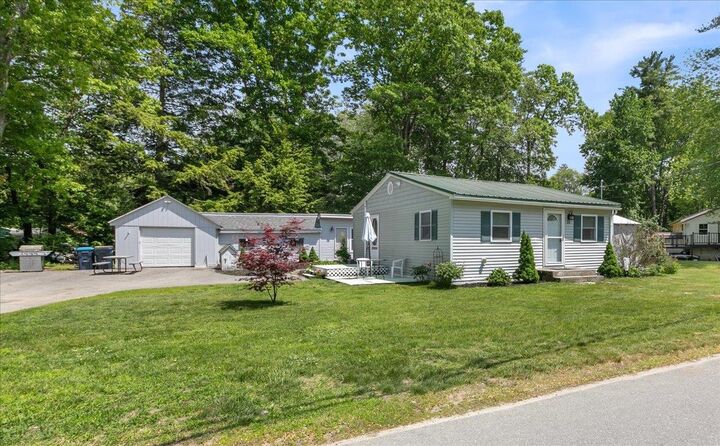 Property Photo:  22 Collette'S Grove Road  NH 03038 