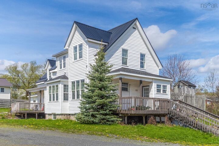 102 North Foord Street — photo 1