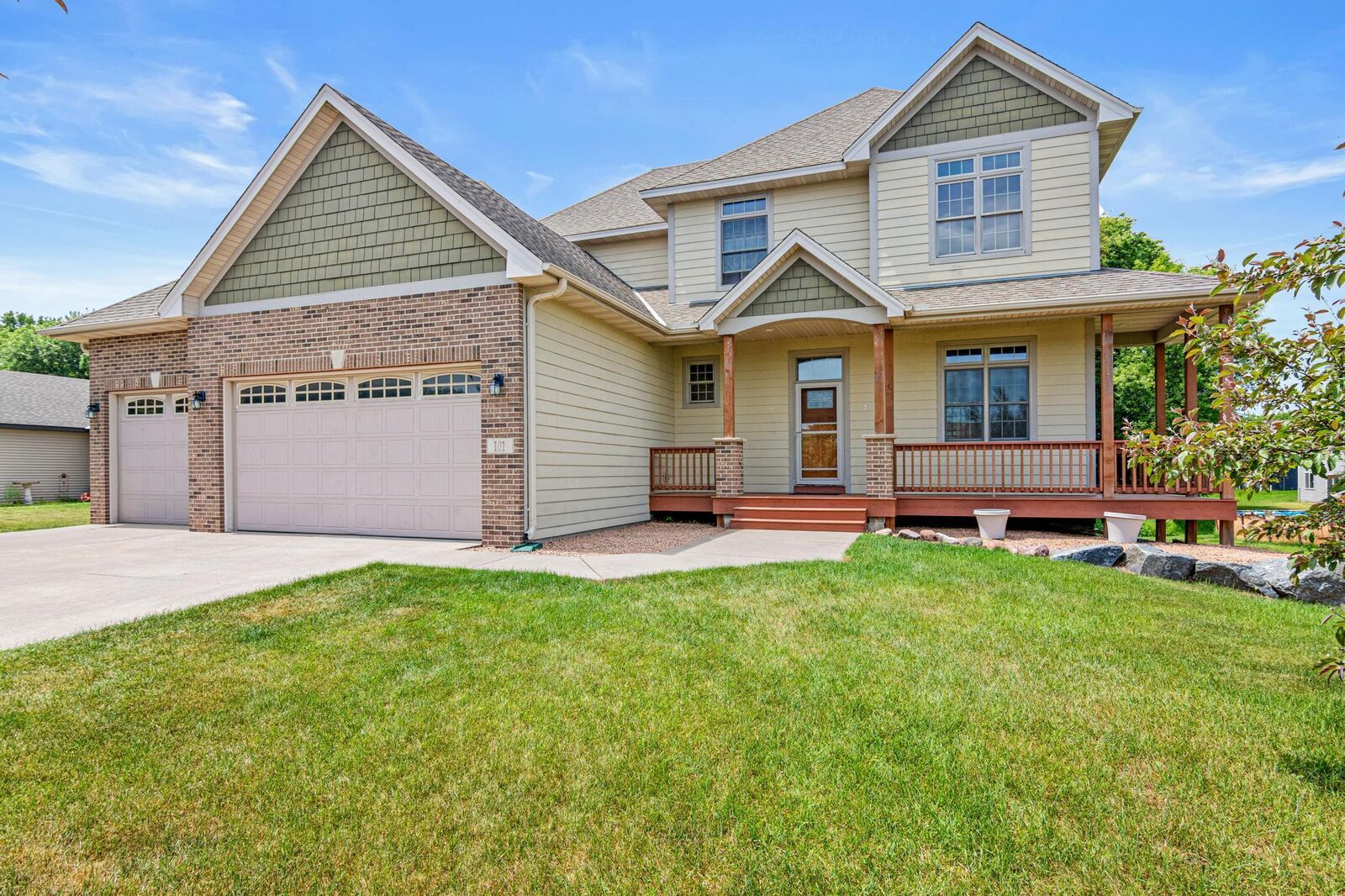 Property Photo:  101 8th Avenue SE  MN 55040 