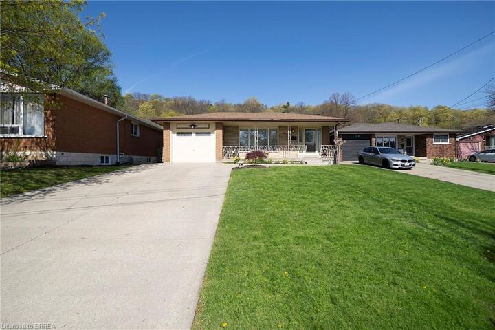 Property Photo:  176 Kimberly Drive  ON L8K 4L1 