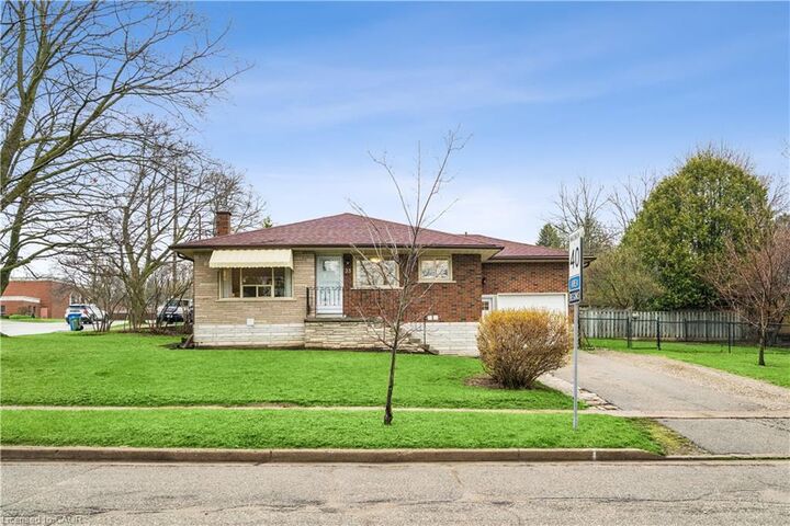Property Photo:  23 Knightswood Boulevard  ON N1E 3W3 
